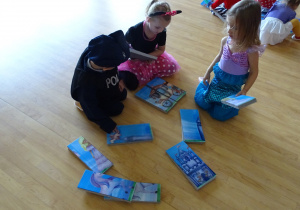 zieci wykonują zadania