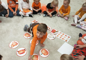 Cd zabawy dywanowej kodowanie na dywanie