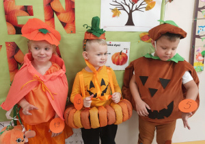 Iga, Oskar, Hubert przebrani za dynię