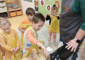 Dodawnaie cukru do jajek