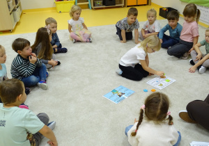 Ala zakrywa odpowiednie obrazi