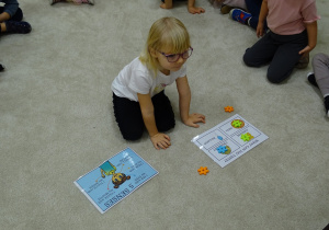 Ala zakrywa ilustracje