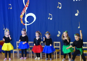 dzieci spiewają