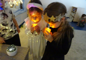 Dziewczynki czarują