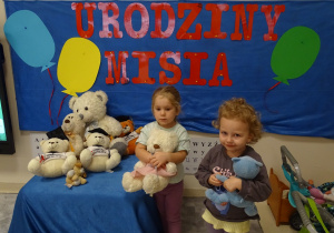 dziewczynki z misiem