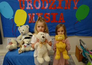 dziewczynki z misiem