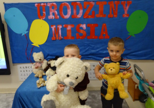 chłopcy z misiem