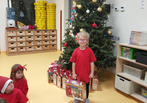 Lenka z prezentem od MIkołaja