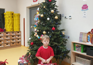 Jasio z prezentem od Mikołaja