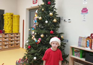 Krystian z prezentem od Mikołaja