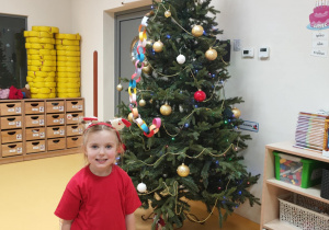 Iga z prezentem od Mikołaja