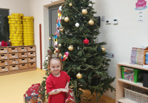 Oliwia z prezentemod Mikołaja