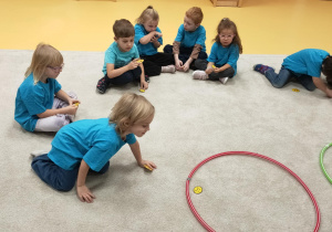 Zabawa dywanowa nt. praw i obowiązków dziecka