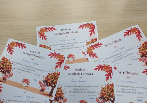 Dyplomy z jesiennym motywem dla nagrodzonych dzieci