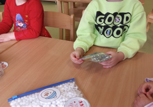 Dzieci czekają na zajęcia