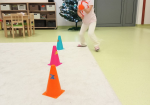 Dziewczynka i laska cukrowa