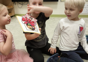 Co znajduje się pod prezentami