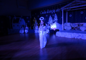 Aniołek mówi wiersz