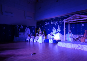 Anioł recytuje wiersz