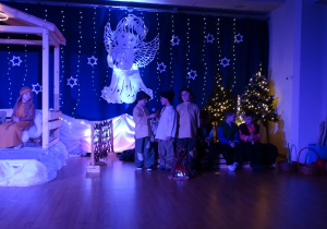 Scena z Pastuszkami, których zbudziła gwiazda betlejemska