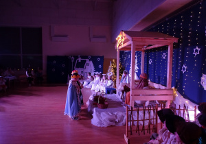 Scena z wizyty trzech króli w stajence, składanie darów