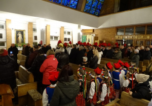 Dzieci w kościele podczas obchodów barbórki