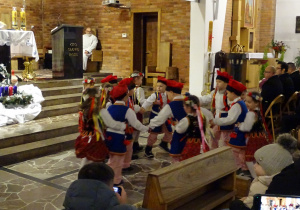 Dzieci podczas tańca Krakowiak