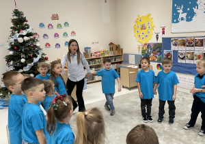 Wspólne śpiewanie piosenki dla Pani Zimy.