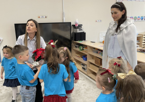 Dzieci dziękują mamie Laurki za ciekawe spotkanie.
