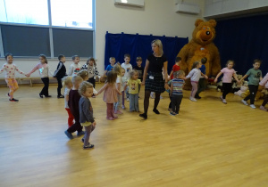 Dzieci podczas zabaw.