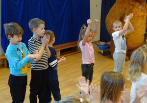 Dzieci podczas zabawy.