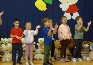 Dzieci podczas wspólnych zabaw.