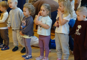 Wspólne zabawy z misiami.