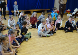 Dzieci podczas zabaw.