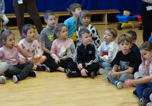 Dzieci podczas zabaw.