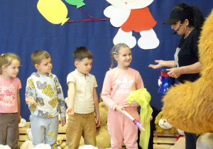 Dzieci podczas jednej z konkurencji.