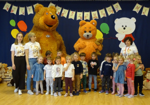 Wspólne zdjęcie z misiami.