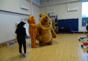 Misie podczas swoich popisów.