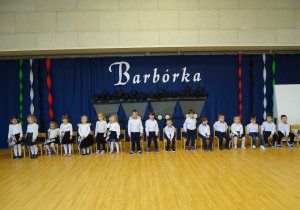 Grupa Jezyki śpiewa piosenke dla Pana Górnika