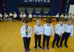 Dzieci z Grupy Jeżyki recytują wierszyki