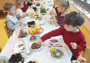 Degustacja potraw przygotowanych przez rodziców