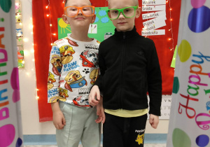 Chłopcy na zdjęciu