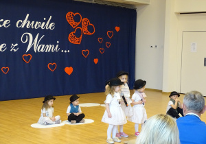 dzieci mówią wierszyki