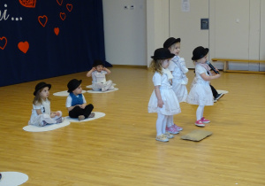 dzieci mówią wierszyki