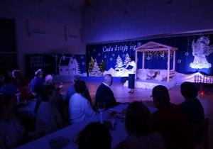 Pani dyrektor wita gości