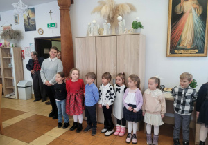 Dzieci spiewaja posenkę