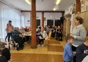 Seniorzy ogładają występ