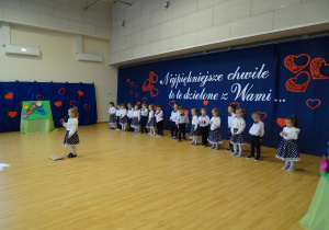 Iga składa życzenia dla babć i dziadków