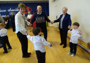 Zabawy taneczne z dziadkami