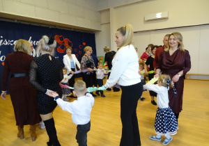Zabawy taneczne z dziadkami